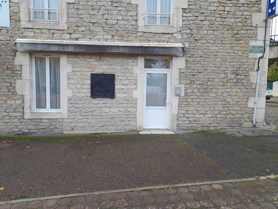 Appartement Au Bord Du Canal Montbard Zewnętrze zdjęcie